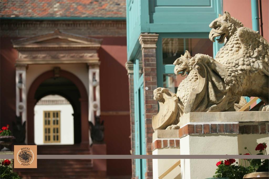 Hotel Fönix Pécs Buitenkant foto