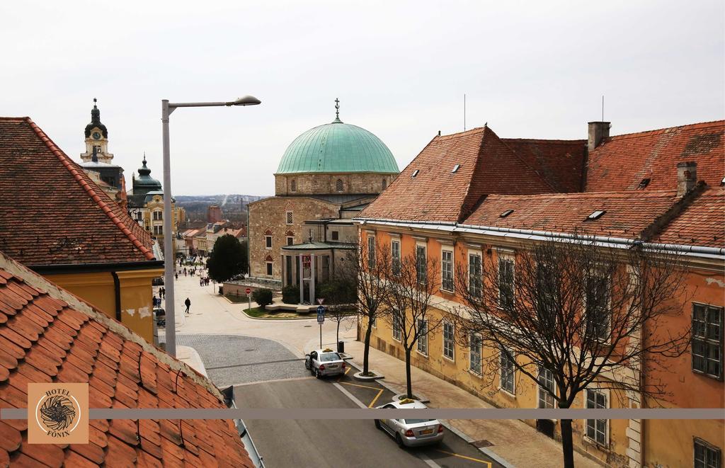 Hotel Fönix Pécs Buitenkant foto